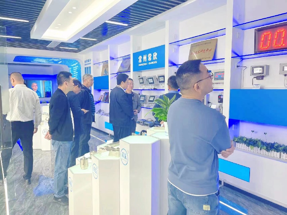 熱烈祝賀中國重型機械工業(yè)協(xié)會橋式起重機專業(yè)委員會九屆八次理 事會暨十屆一次會員大會在江蘇省常州市召開順利召開并圓滿結束！